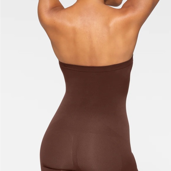 Skims Seamless Sculpt Strapless Shortie Bodysuit Sz SMALL COCOA BD-MDT-2914 - Picture 2 of 3